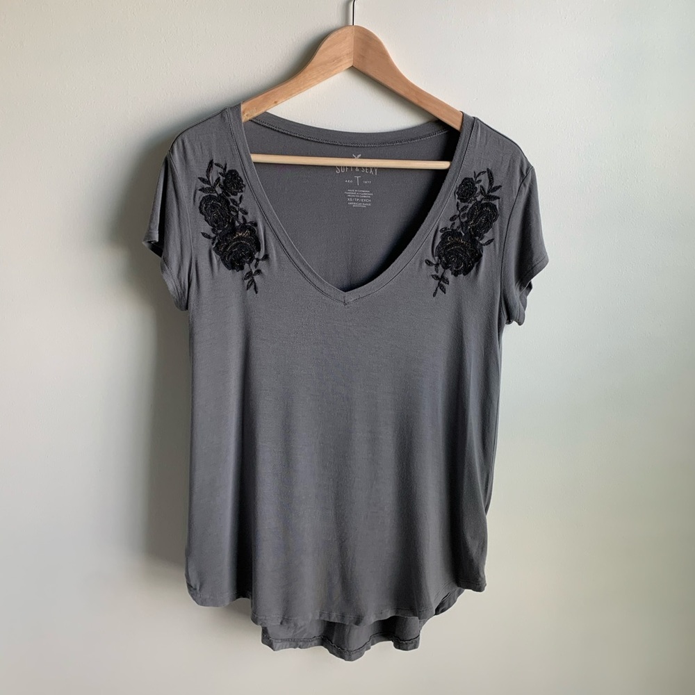 American Eagle Gray Soft & Sexy V-Neck T-Shirt